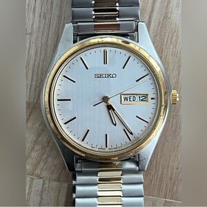 Seiko Men's Watch Two-Tone Stretch Bracelet Silver Tone Dial Date Day Windows